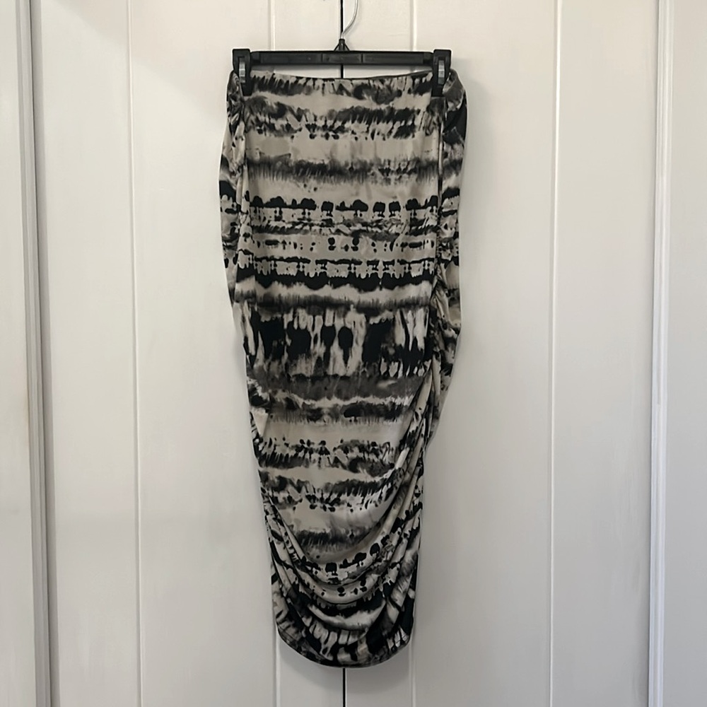 Misguided Ruched Skirt. Unlined, ruching both sides for a slimming look! Size 12